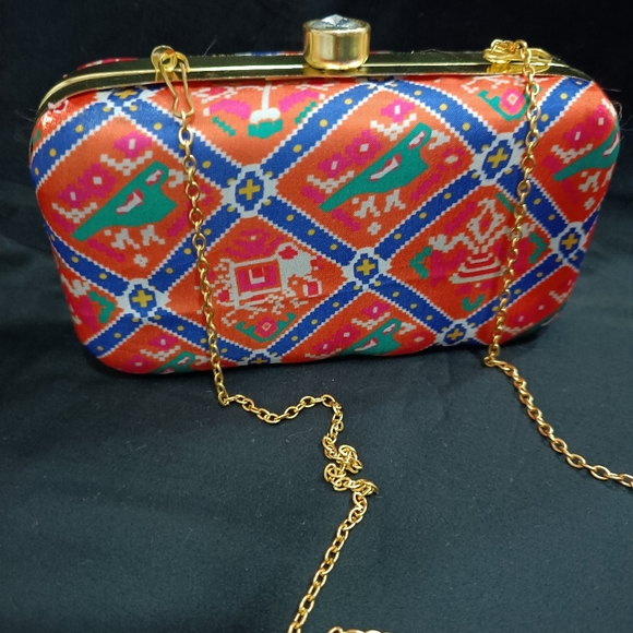 Traditional clutch/sling - Picture 2 of 7